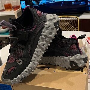 Nike ISPA Overreact Flyknit in Black and Blue